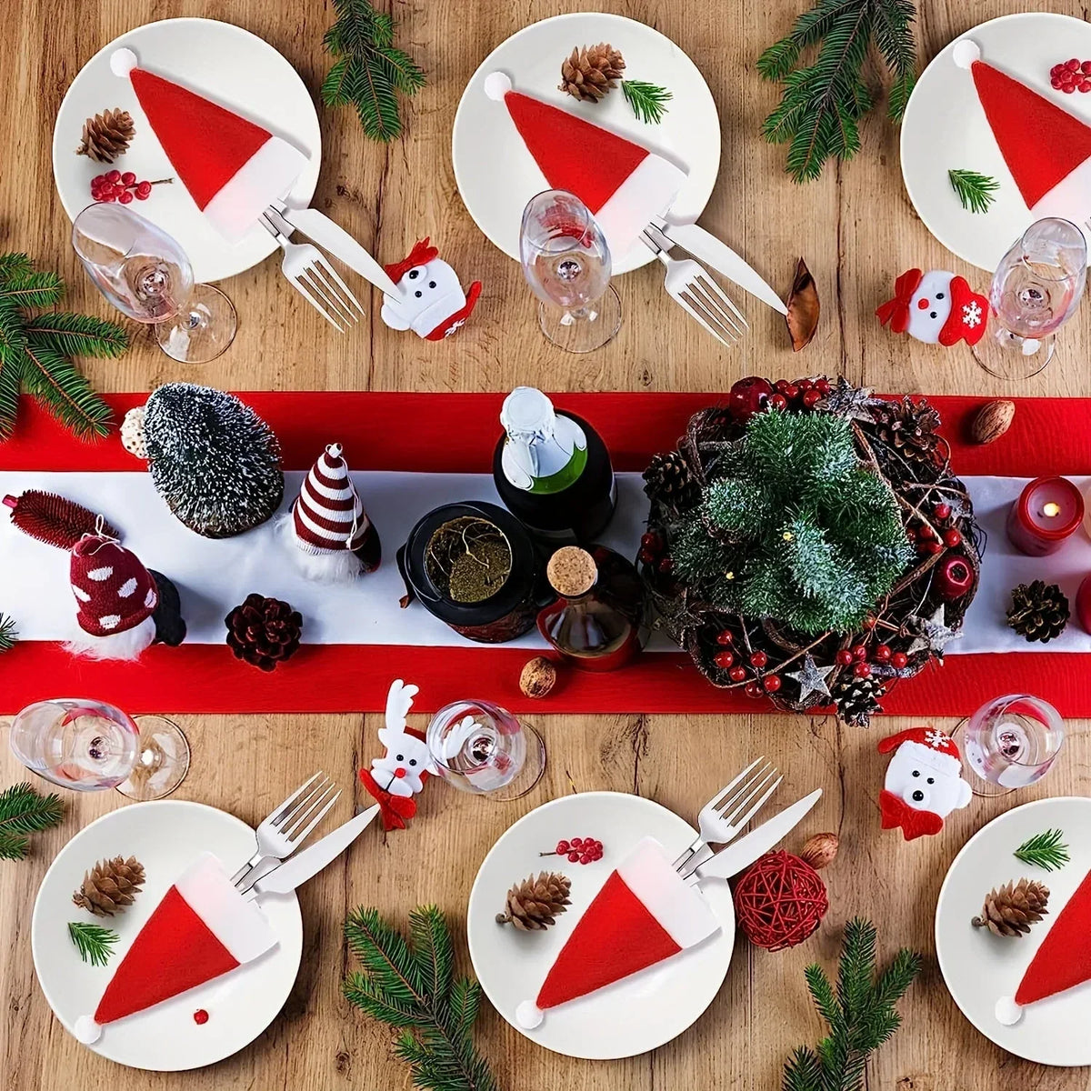 Ensemble de porte-couverts de Noël en feutre en forme de bonnet de Père Noël avec pompons - Décoration de table de Noël