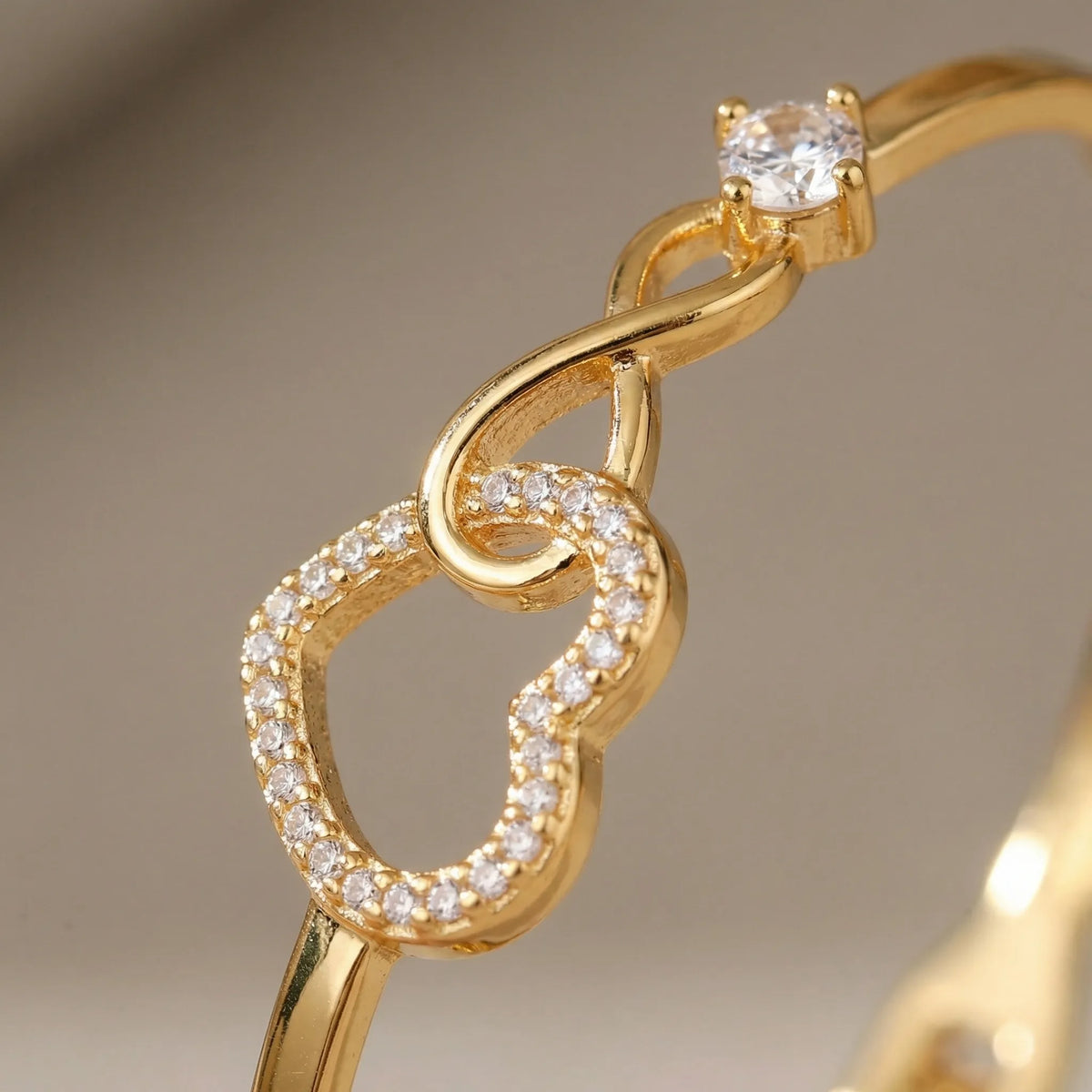 Bracelet cœur infini réglable pour femme