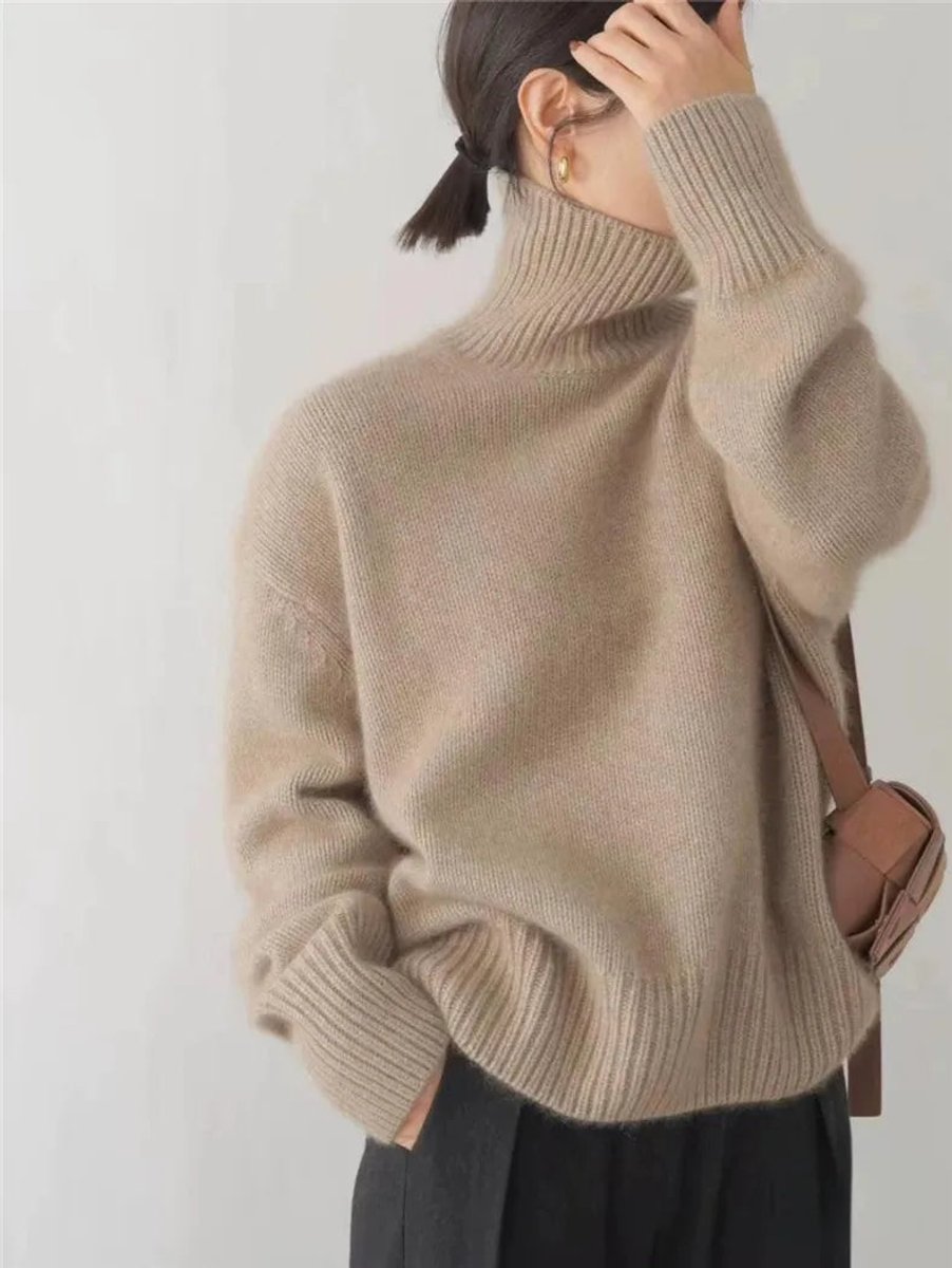 Women's Oversized Soft-Knit Cashmere Turtleneck Sweater with Ribbed Cuffs