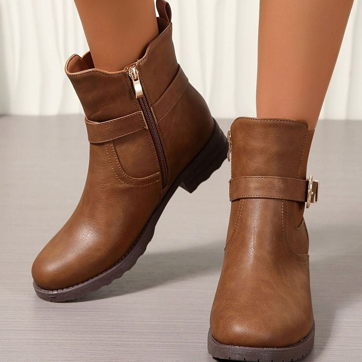 Bottines Chelsea western pour femme à boucle et talon carré