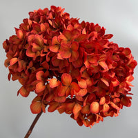 Composition florale d’hortensias artificiels