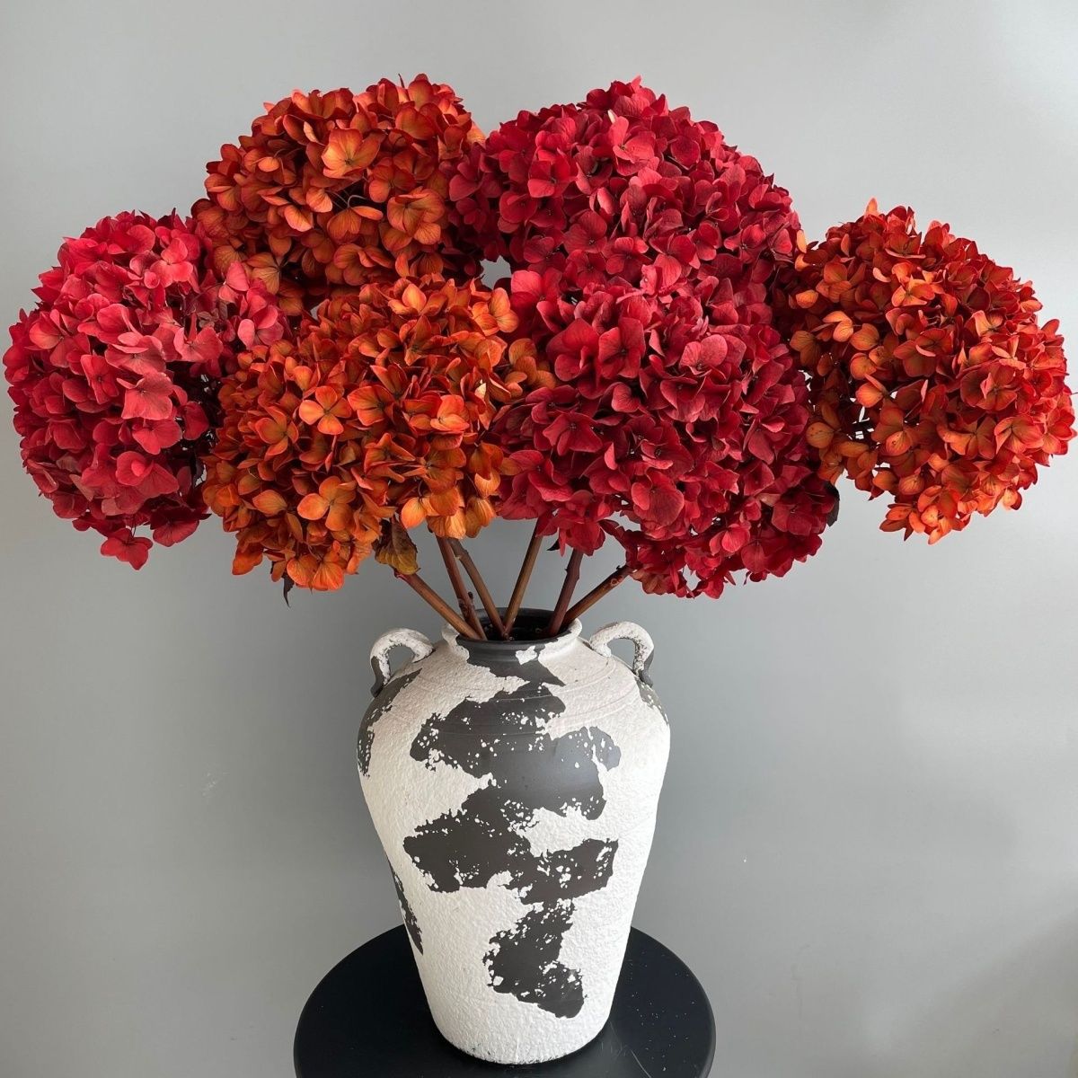 Composition florale d’hortensias artificiels