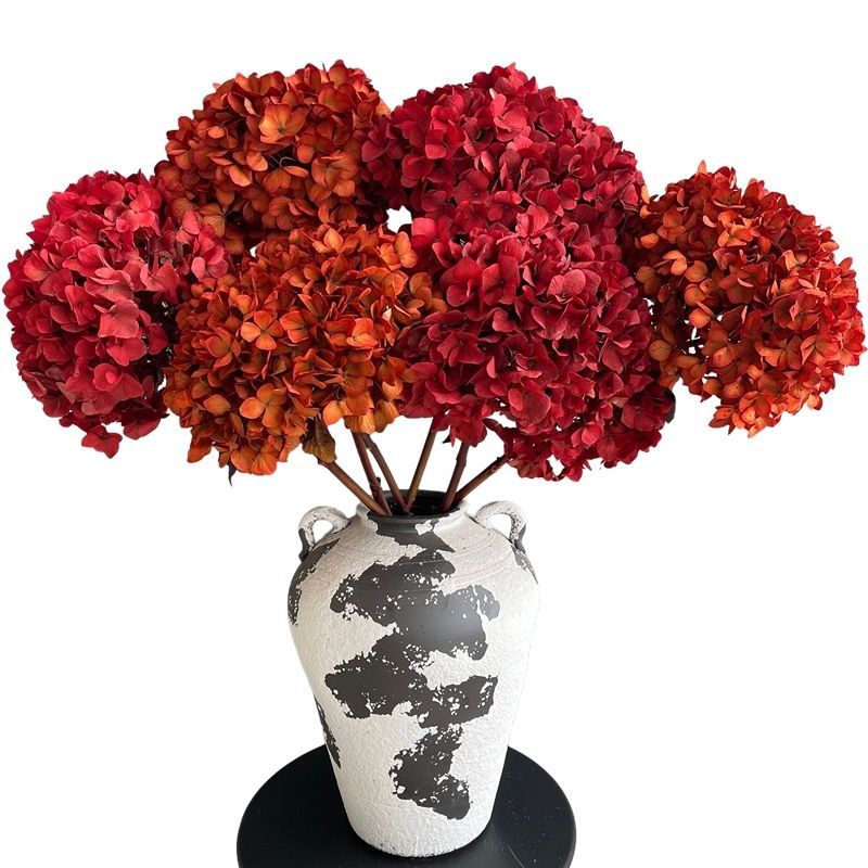 Composition florale d’hortensias artificiels