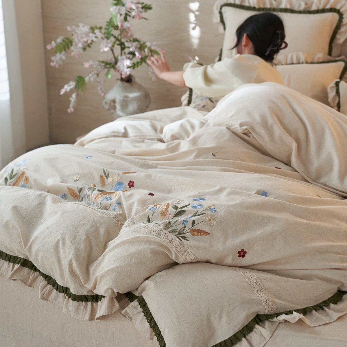Cotton-Linen Bedding Set with Hand-Embroidered Wildflower Motif and Ruffles