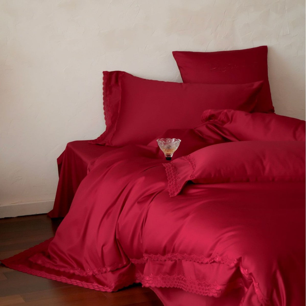Cotton Sateen Bed Linen Set with Lace Border and Extra-Soft Finish