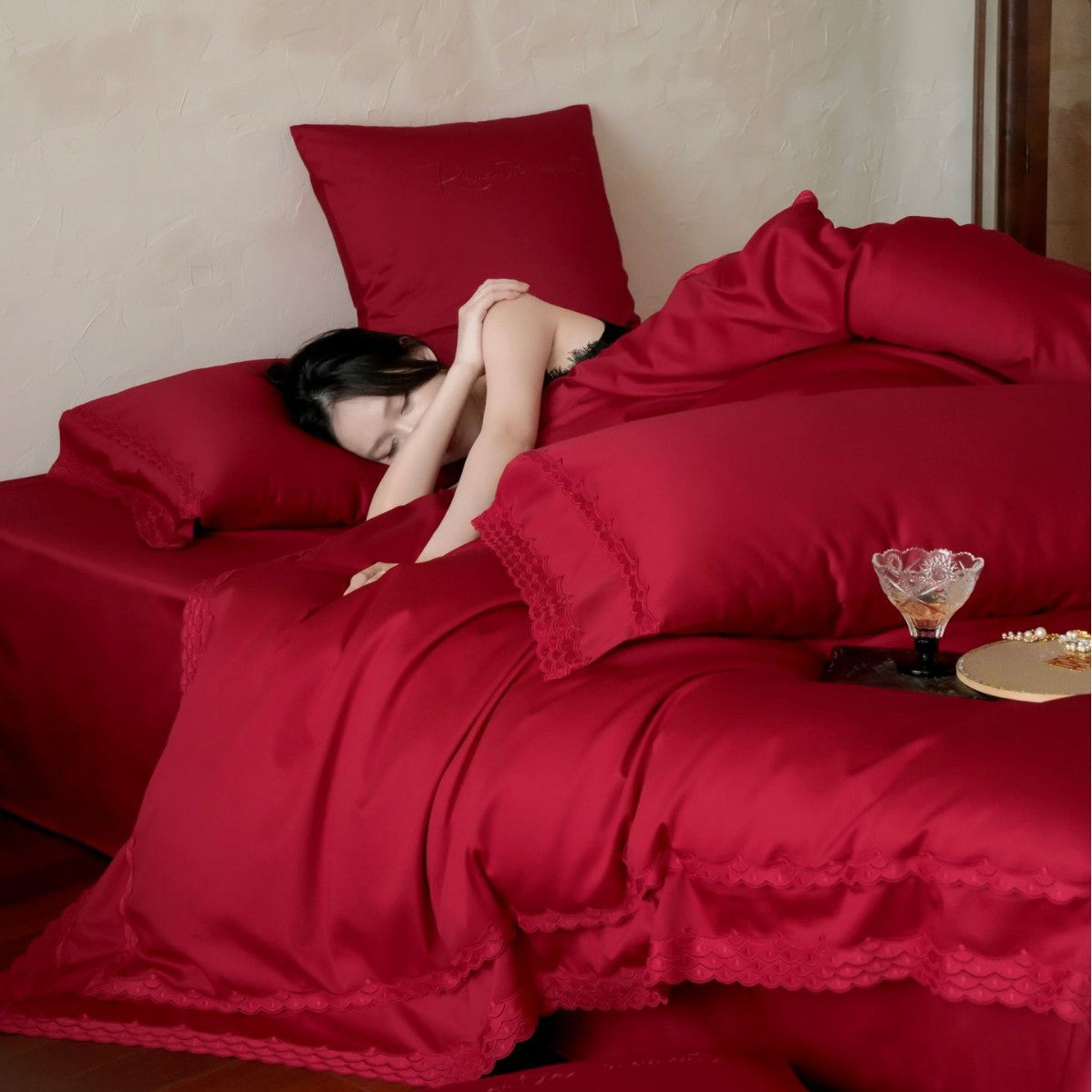 Cotton Sateen Bed Linen Set with Lace Border and Extra-Soft Finish