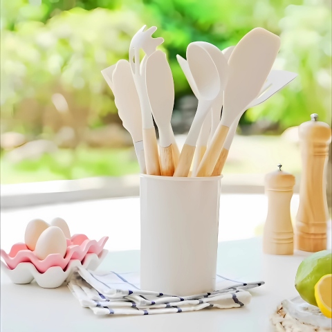 Davy | 12-Piece Silicone Utensil Set with Wood Handles