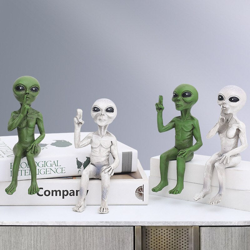 Davy | Alien Statue made of Resin for Garden & Outdoor