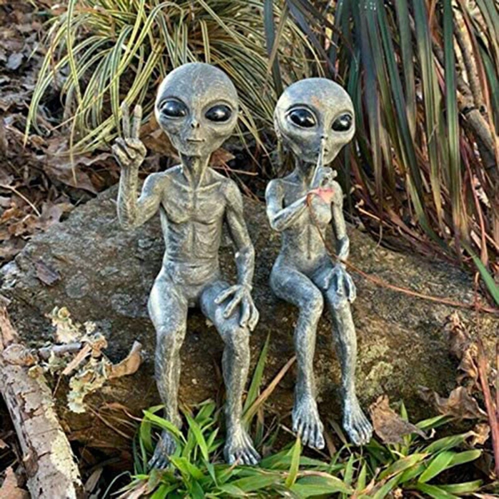 Davy | Alien Statue made of Resin for Garden & Outdoor