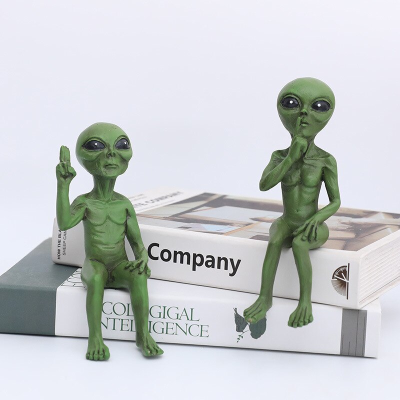 Davy | Alien Statue made of Resin for Garden & Outdoor