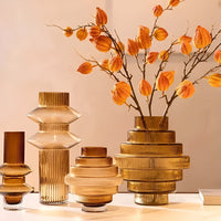 Davy | Vase d\'Art en Verre Ambre - Décor Moderne pour Intérieurs Sophistiqués