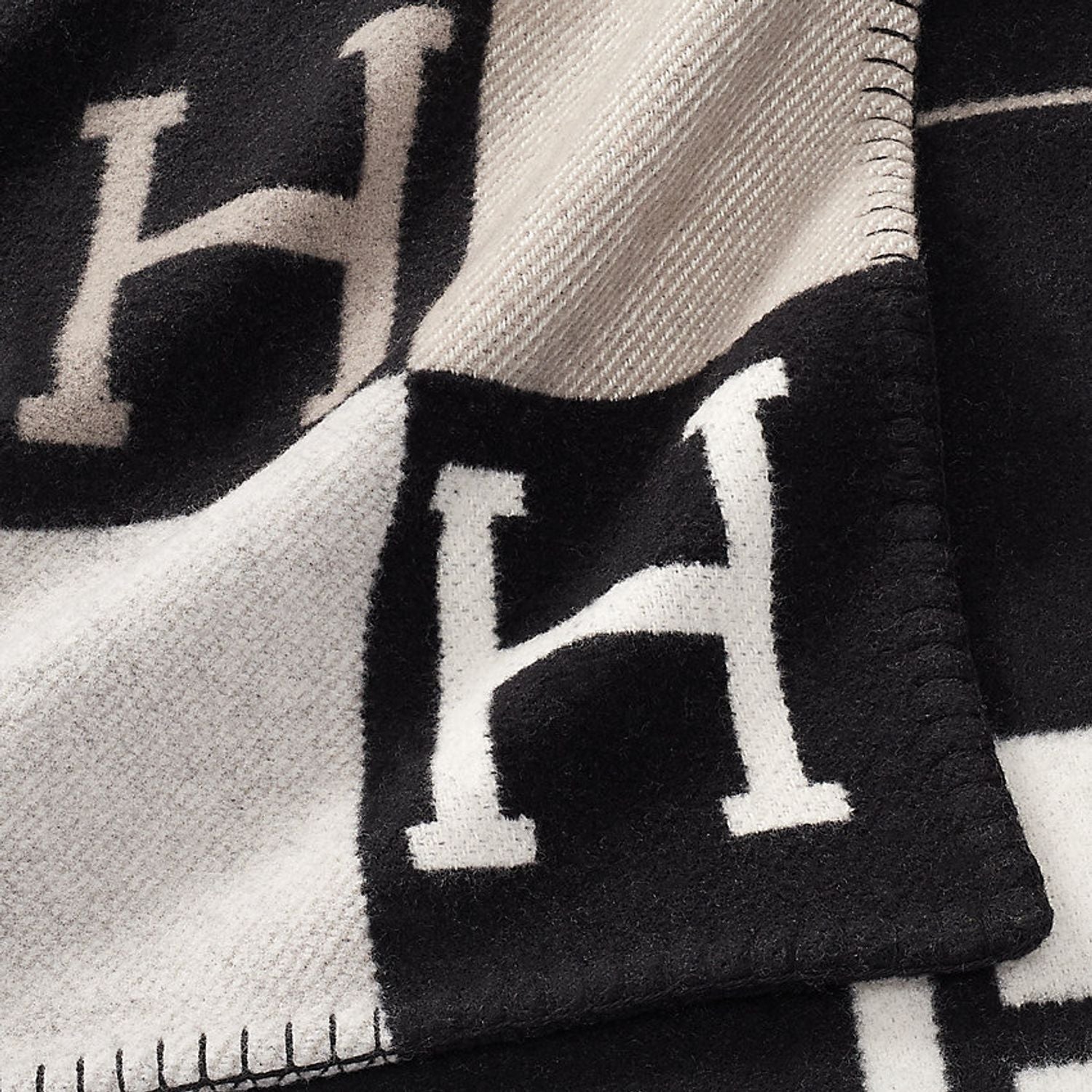 Davy | Elegant Wool-Cashmere Blanket for Luxury Home