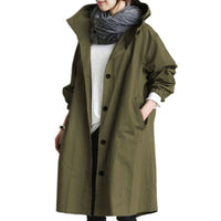 Abrigo trench versátil con capucha