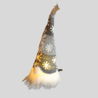 Davy | Adorno LED de gnomo con patrón de copos de nieve