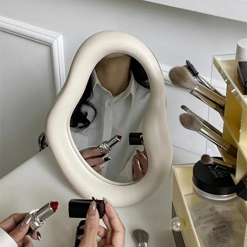 Davy | Mirrorly - Warped Mirror