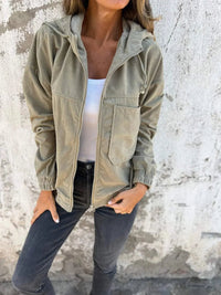 Chaqueta acogedora de pana con capucha