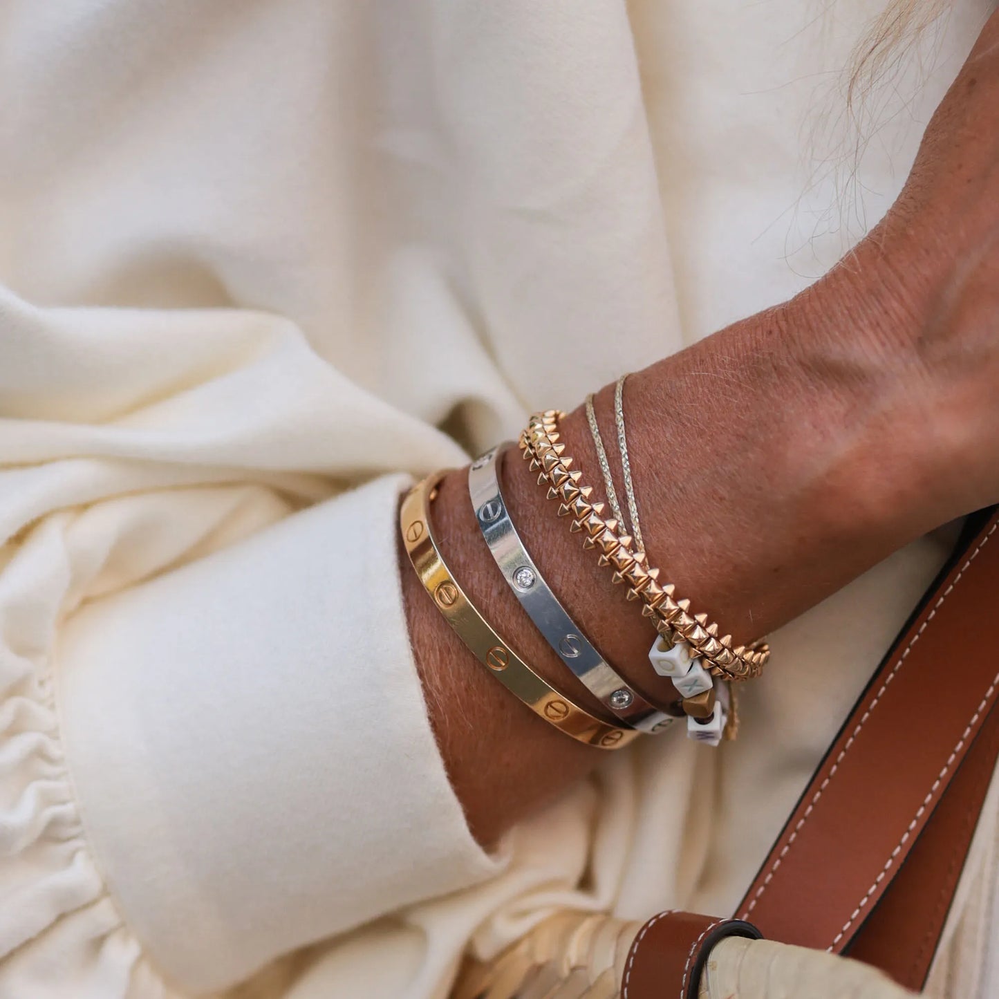 Elegant Bracelet | Golden Design | Timeless Style