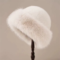 Chapeau d’hiver à fausse fourrure à la mode