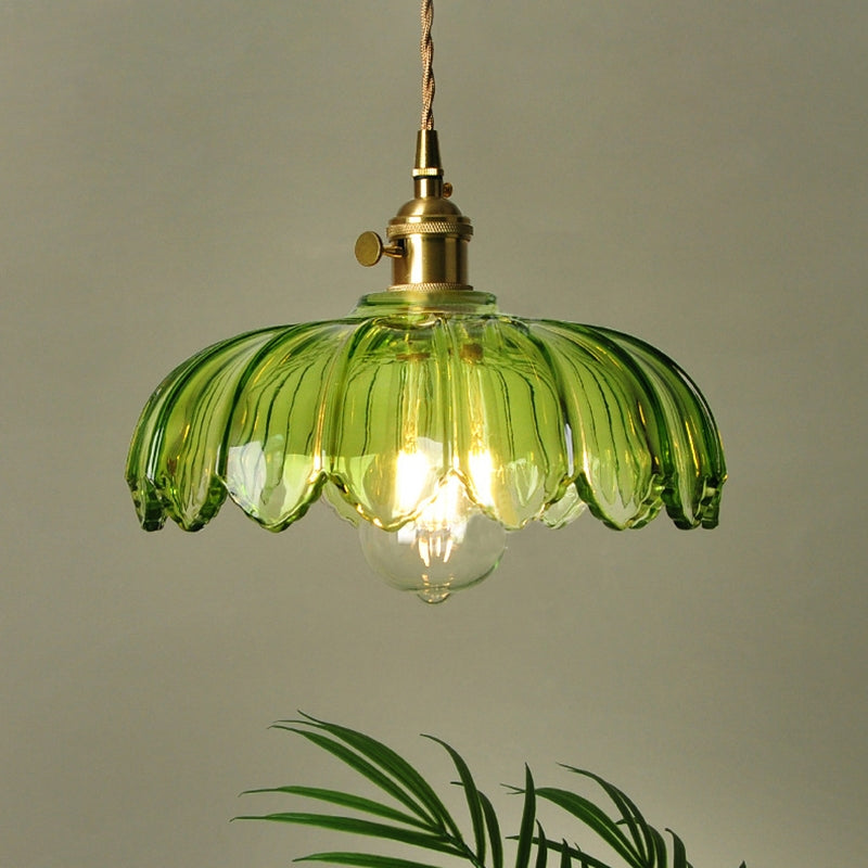 Glass light that delights with details!