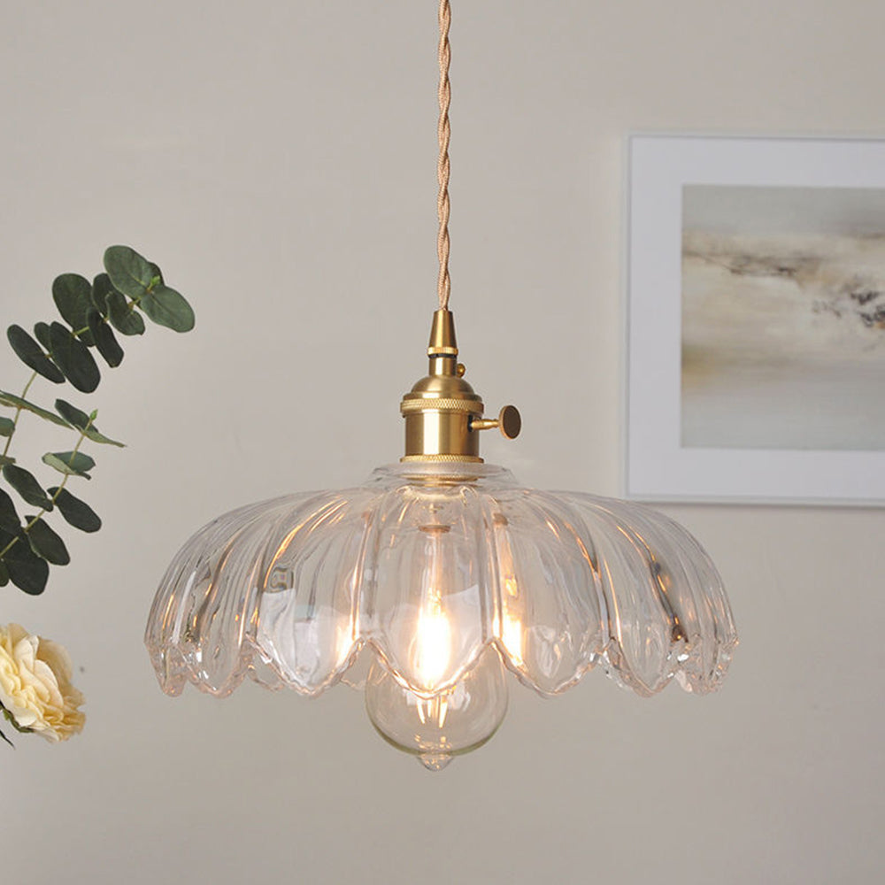 Glass light that delights with details!