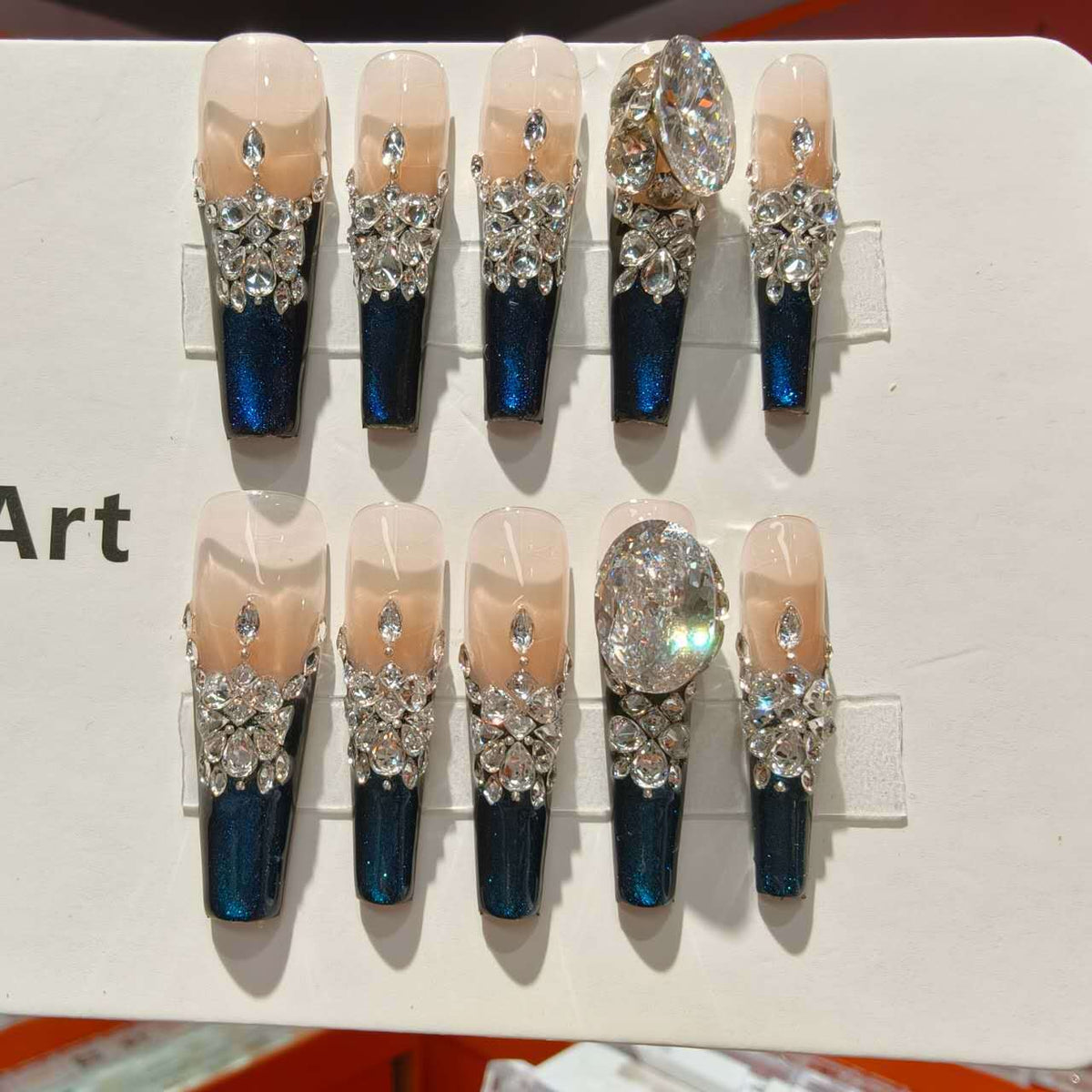 Glittery Press-On Nail Art Set