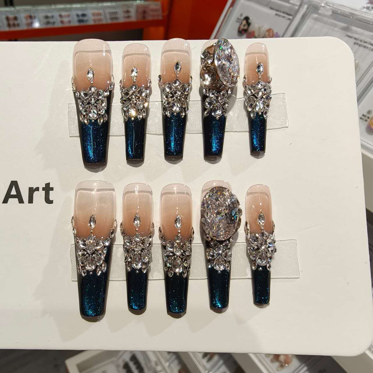 Glittery Press-On Nail Art Set