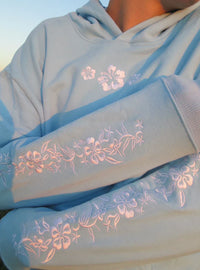 Sudadera con capucha de forro polar bordada con flores