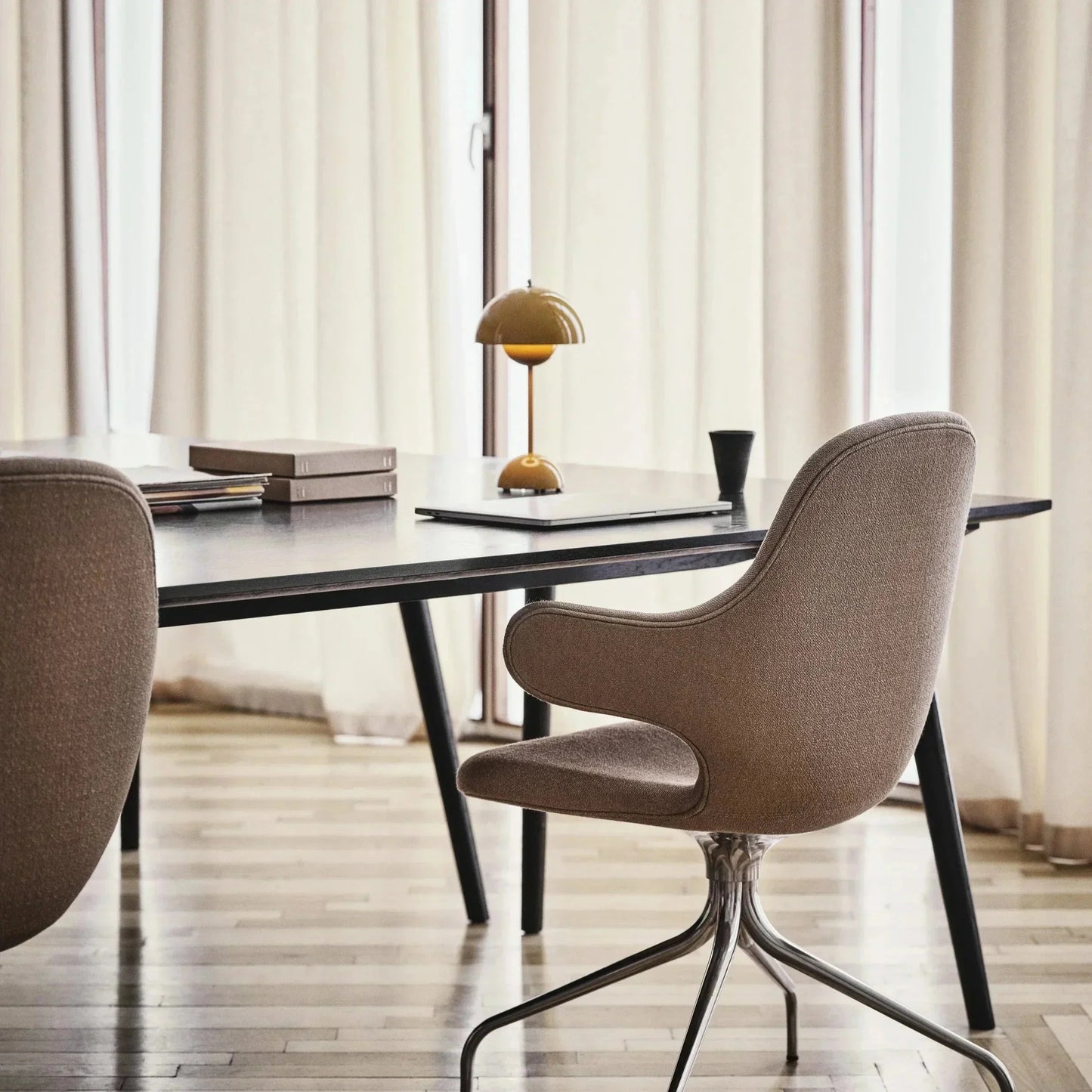 LunarGlow - LED Table Lamp for an Ambient Interior