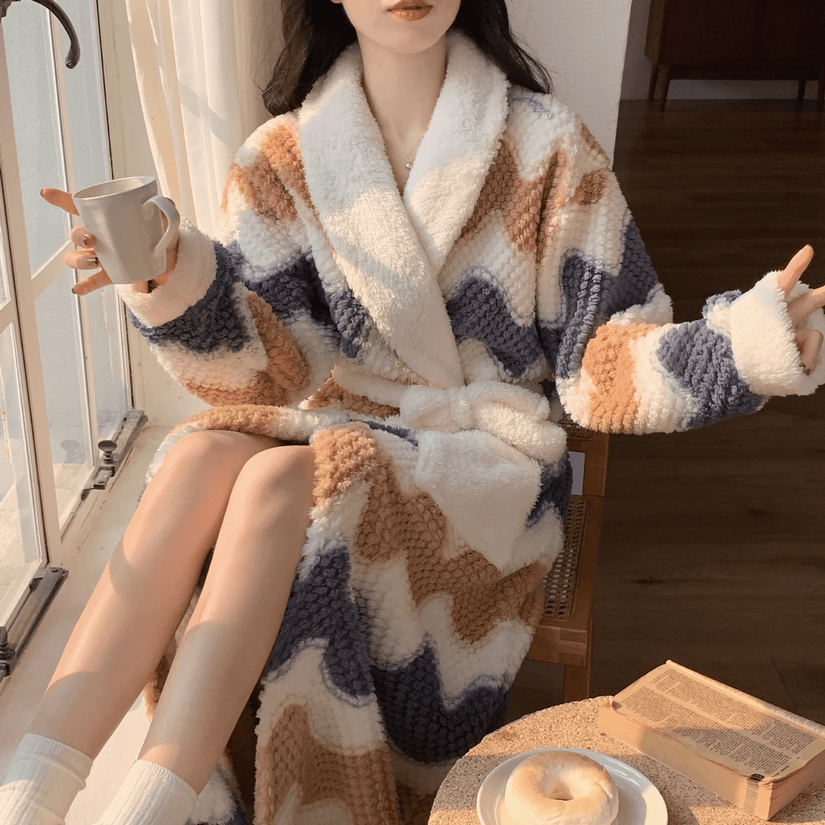 Luxurious Women's Bathrobe Made of Soft, Velvety Fabric for Maximum Comfort and Warmth