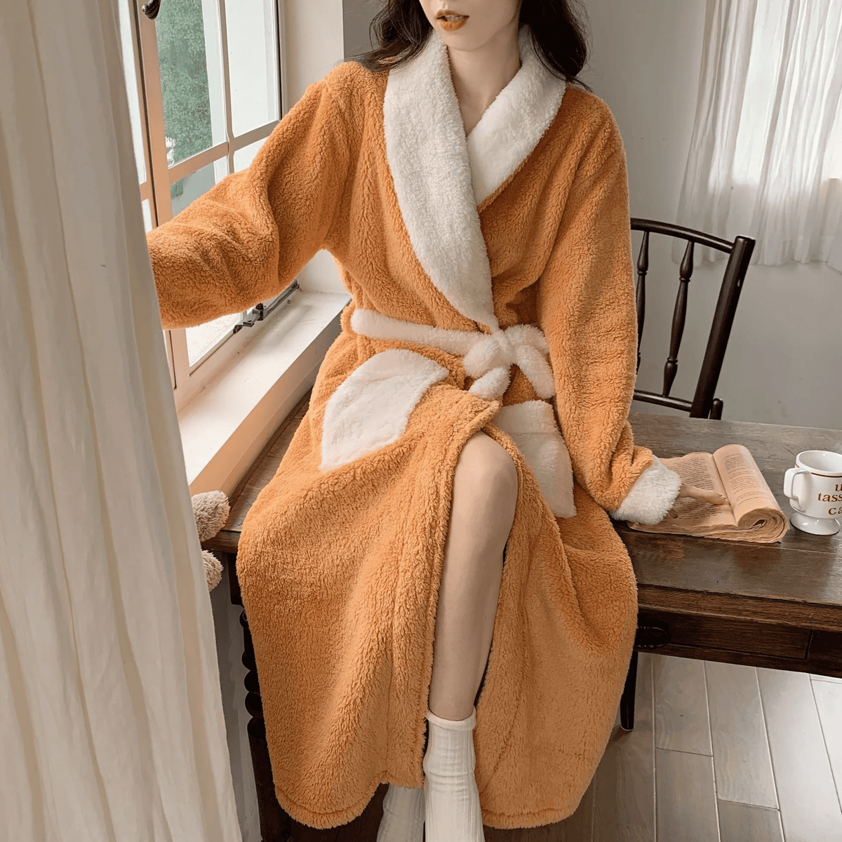 Luxurious Women's Bathrobe Made of Soft, Velvety Fabric for Maximum Comfort and Warmth