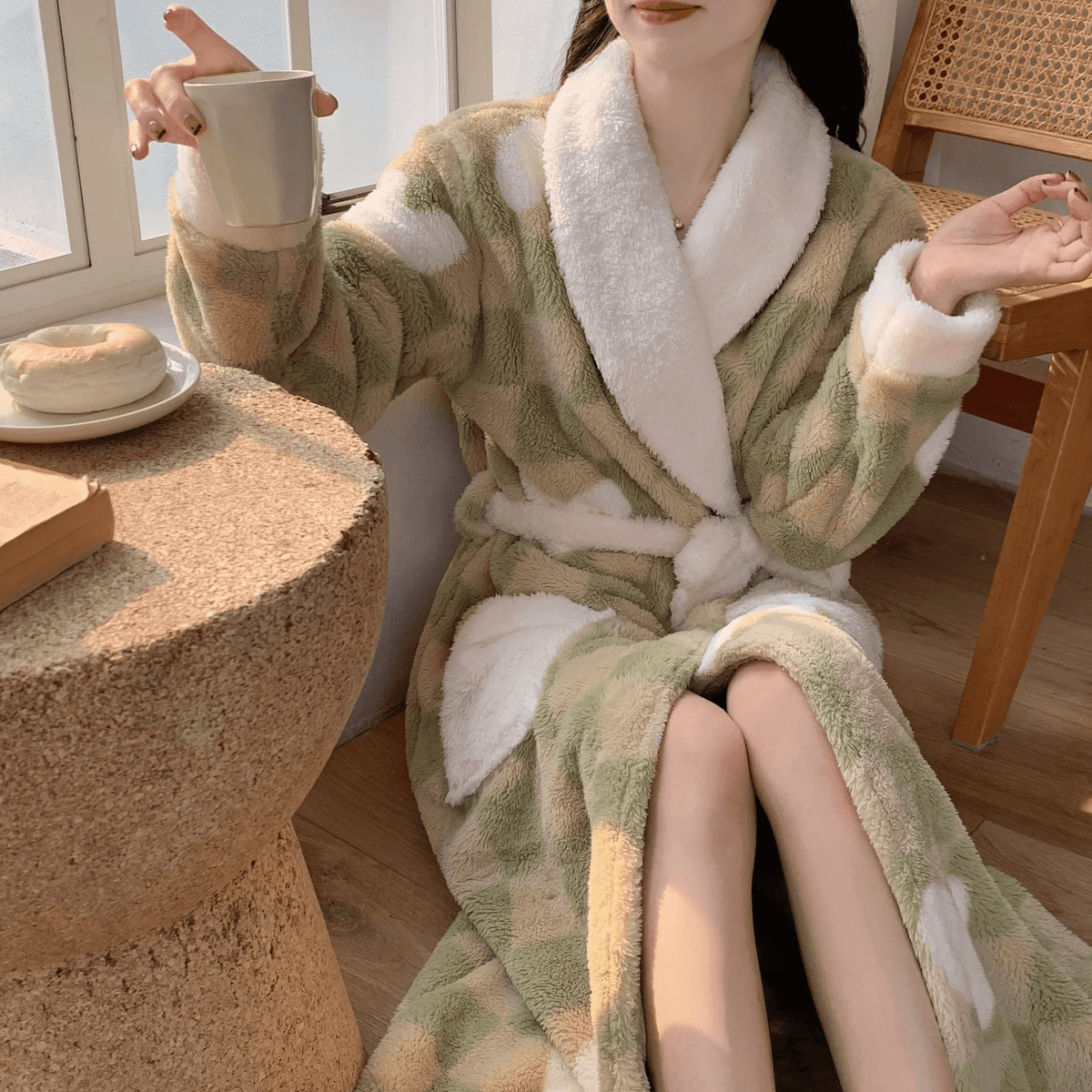 Luxurious Women's Bathrobe Made of Soft, Velvety Fabric for Maximum Comfort and Warmth