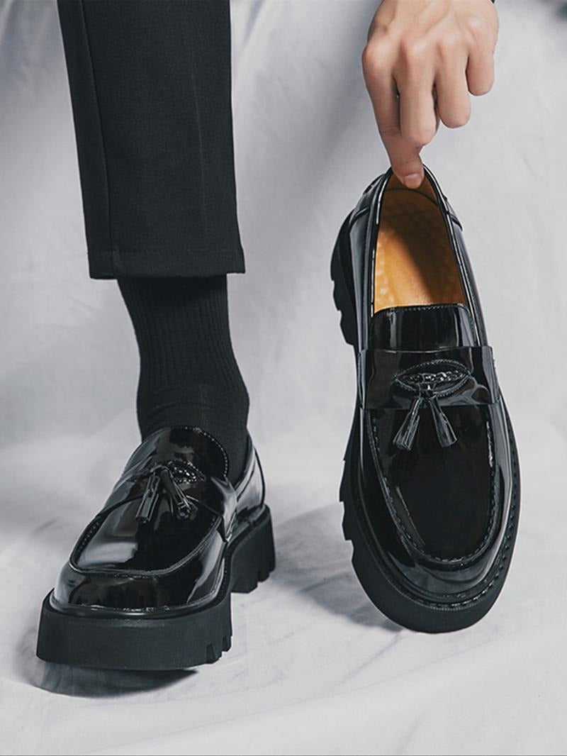 Mocassins pour homme à pampilles ultra-brillants avec semelle épaisse