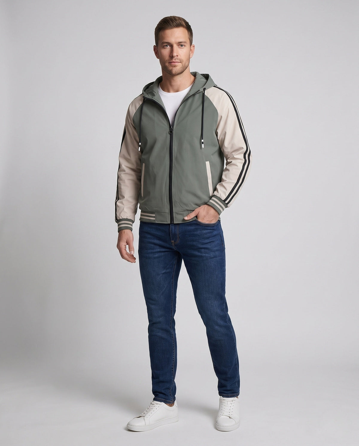 Veste à capuche sportive pour homme avec empiècements colorés et poches