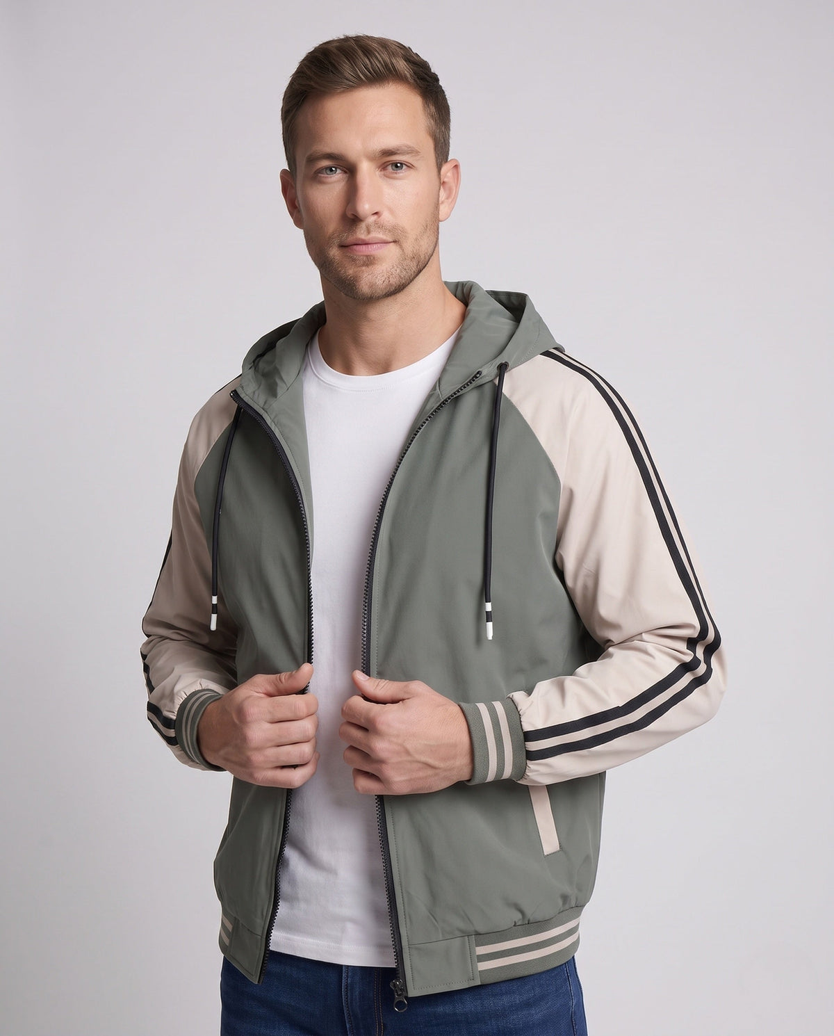 Veste à capuche sportive pour homme avec empiècements colorés et poches