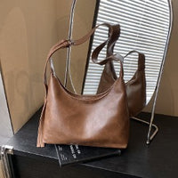 Sac hobo minimaliste en cuir souple