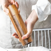 Moulins à épices en bois minimalistes