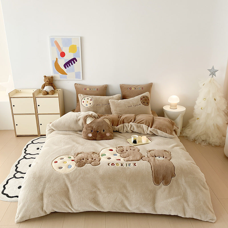 Plush Bedding Set with Bear and Cookie Appliqués