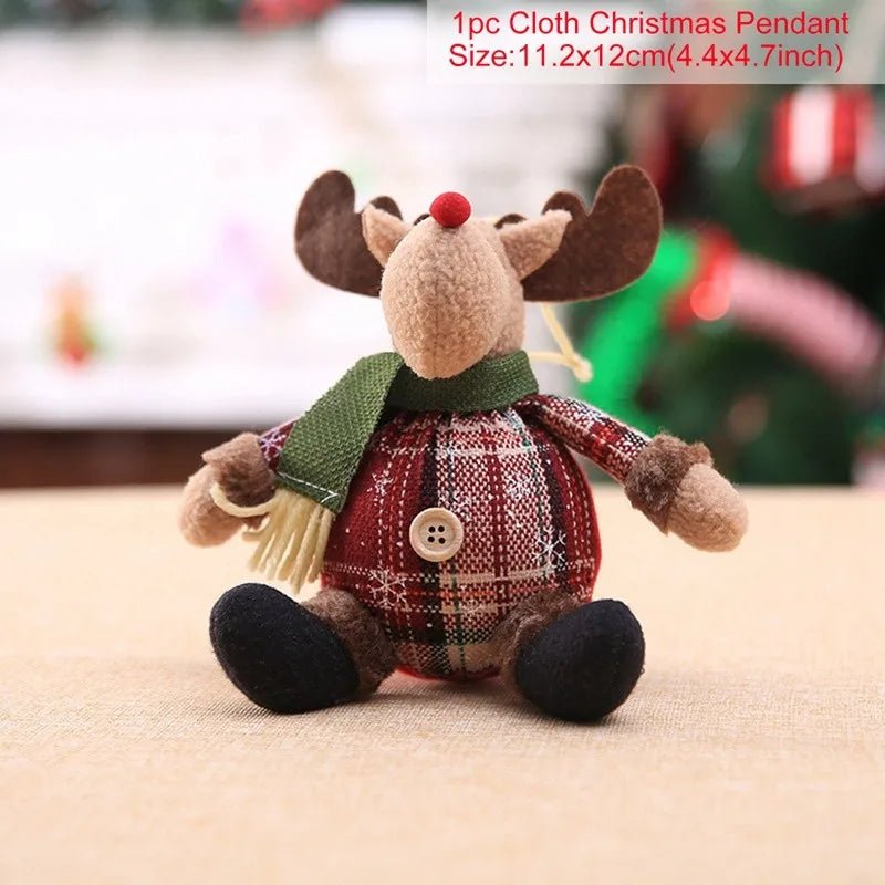 Poupée du père Noël avec une tenue richement travaillée et un visage expressif
