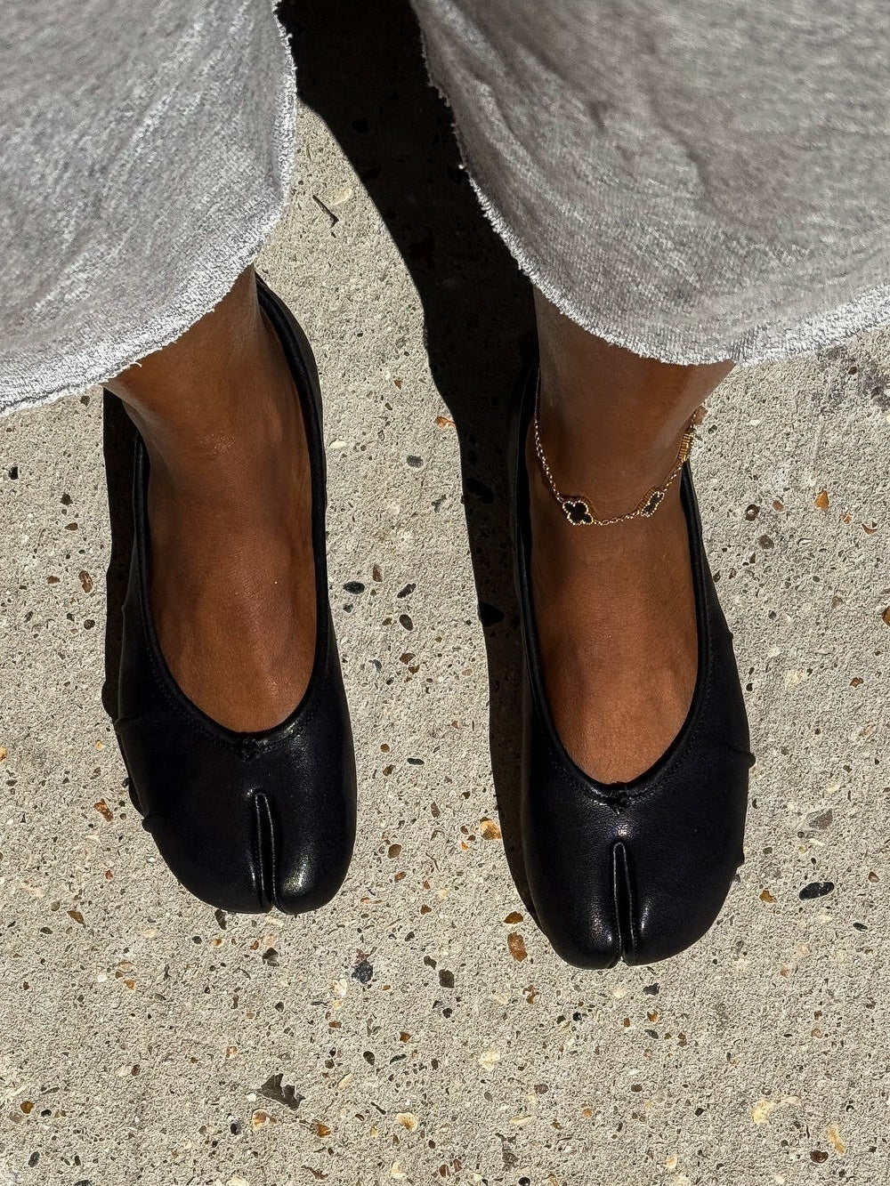 Mules en similicuir vegan à bout fendu