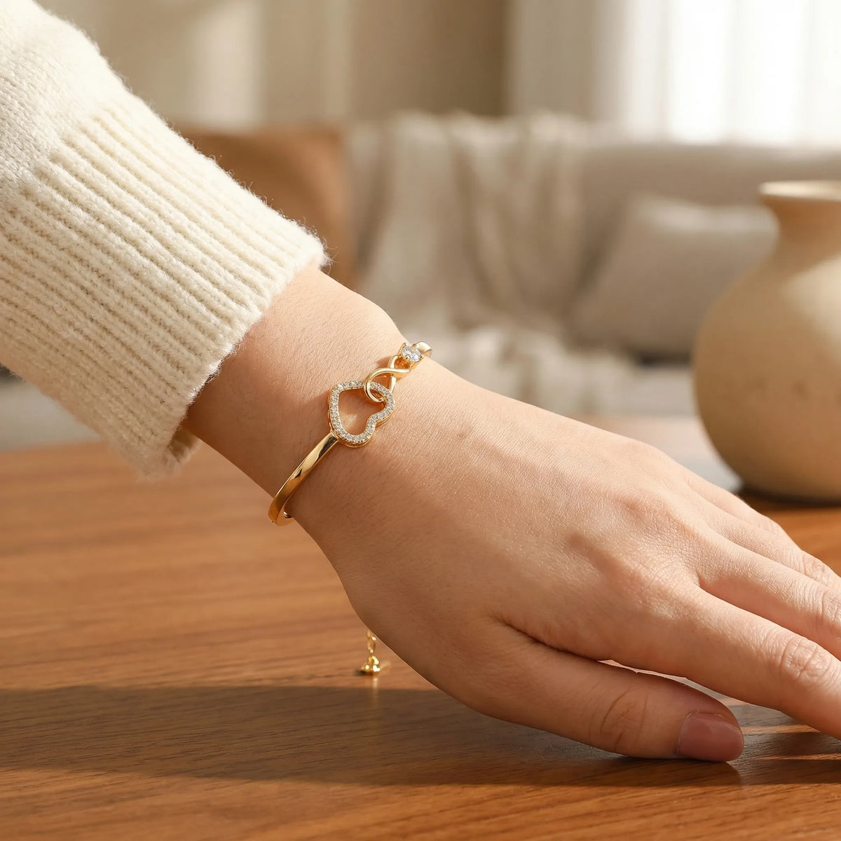 Bracelet cœur infini réglable pour femme