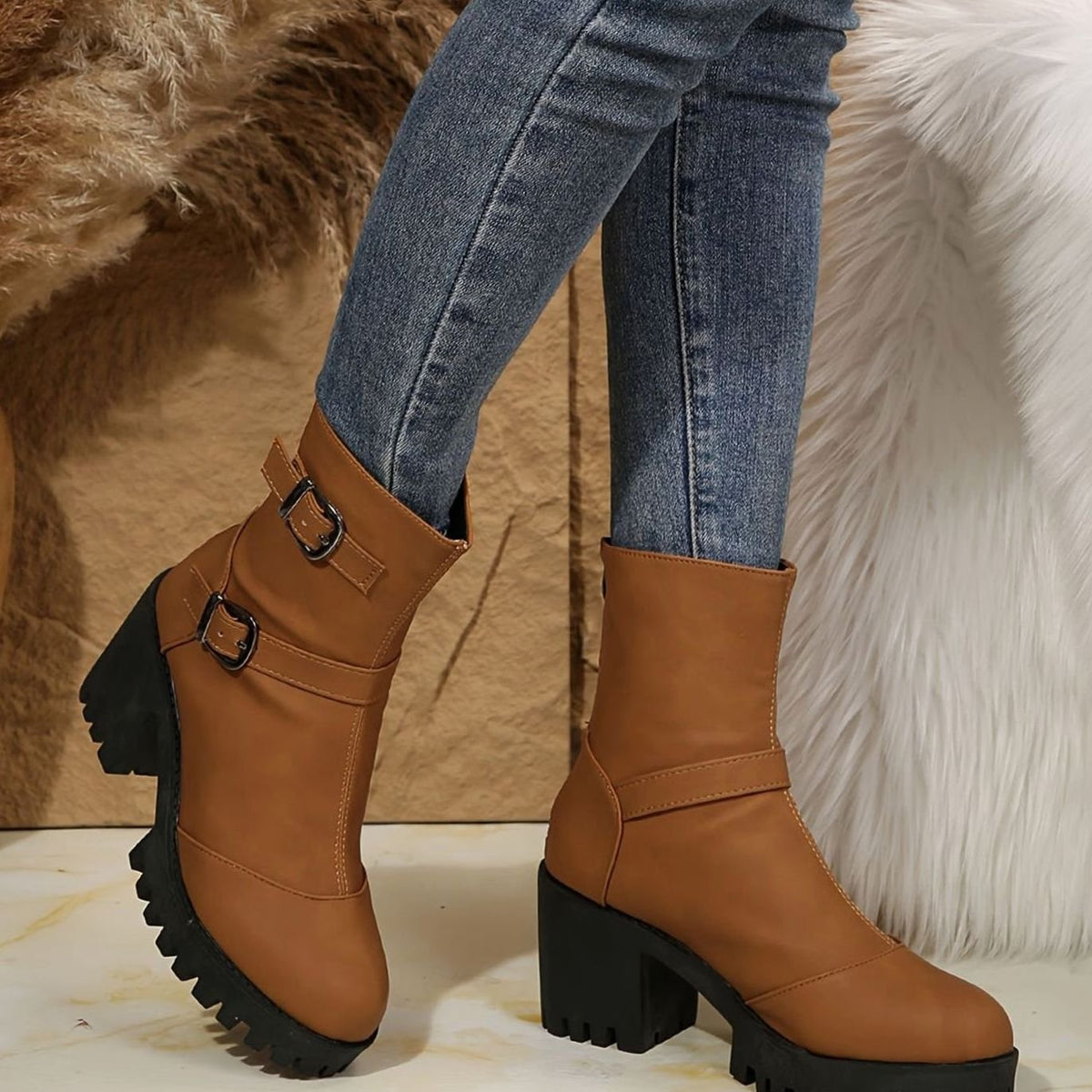 Bottines pour femme à talon carré et double boucle