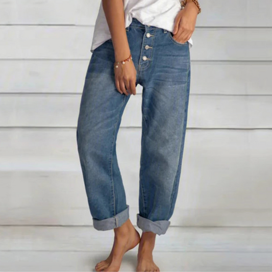 Jean classique bleu en denim pour femme, au design unique et à la coupe confortable