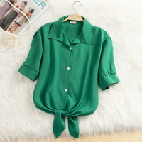 Blouse courte à nouer sur le devant pour femme