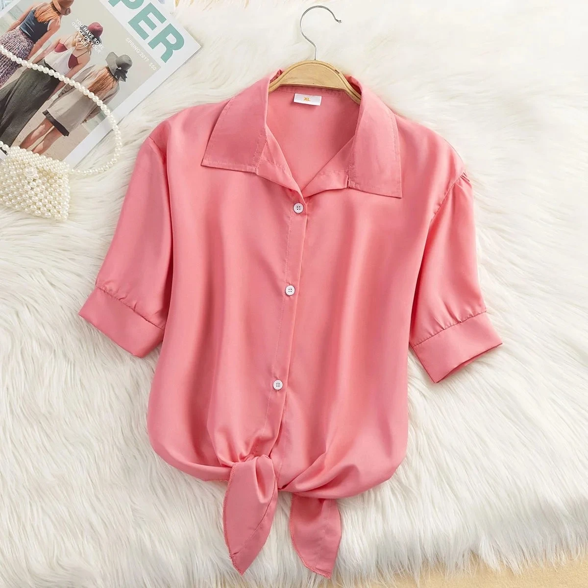 Blouse courte à nouer sur le devant pour femme
