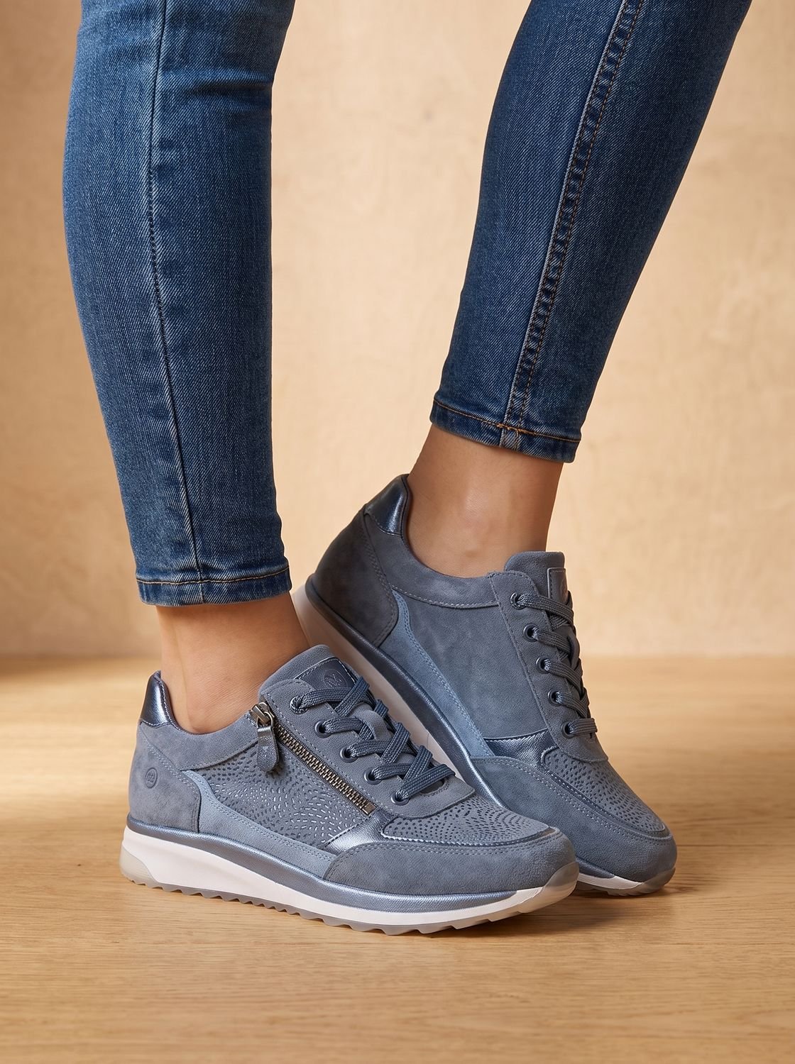 Baskets confort à lacets, fermeture éclair latérale et semelle plateforme pour femme