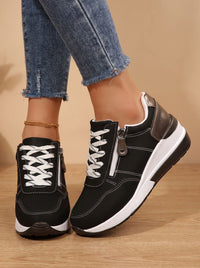 Baskets de marche orthopédiques à lacets et talon compensé pour femme