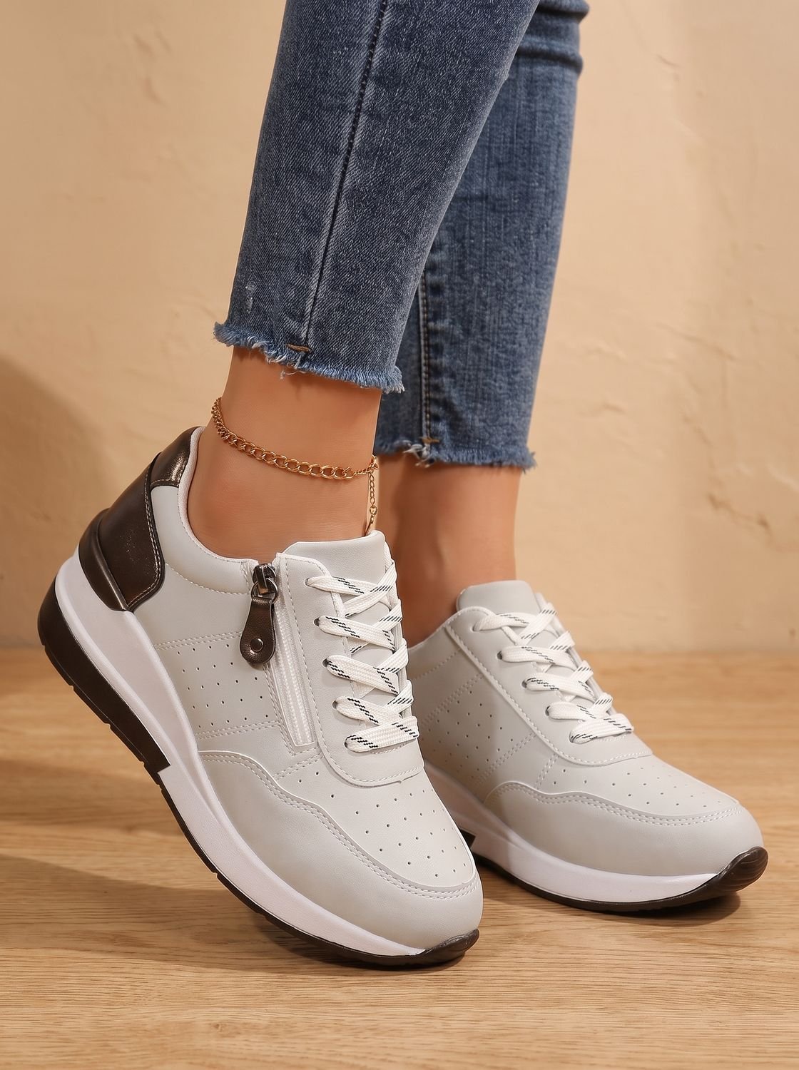 Baskets de marche orthopédiques à lacets et talon compensé pour femme