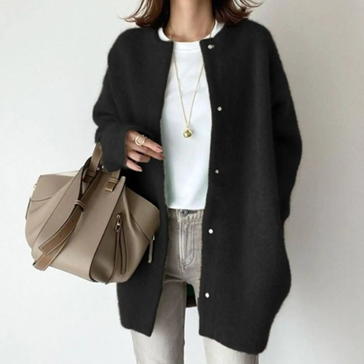 Cardigan d’hiver oversize duveteux pour femme à boutons-pression sur le devant