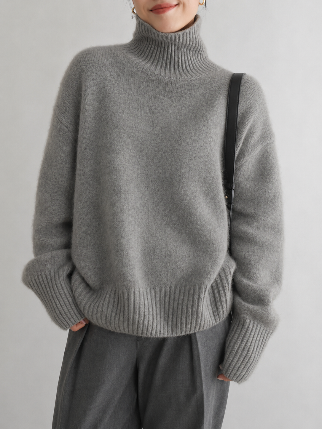 Women's Oversized Soft-Knit Cashmere Turtleneck Sweater with Ribbed Cuffs