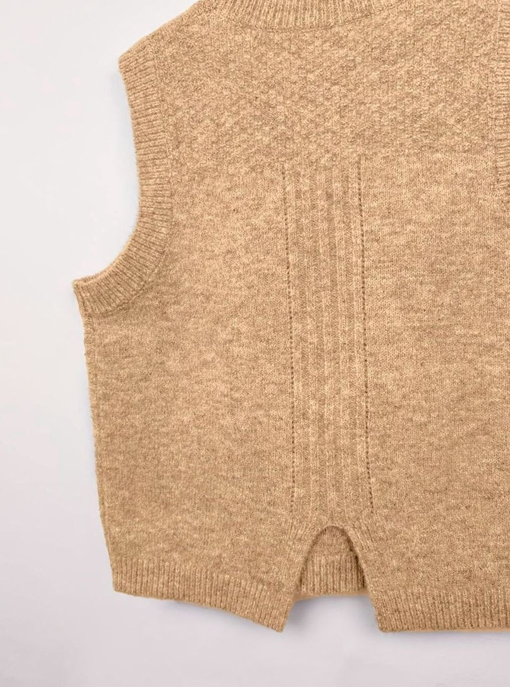 Women's Round-Neck Cable-Knit Sleeveless Sweater Vest